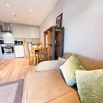 Inactive The A 1 Bedroom By Altoluxoexperience Short Lets & Serviced With Parking & Wifi דירה בריסטול