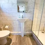 דירה Inactive The A 1 Bedroom By Altoluxoexperience Short Lets & Serviced With Parking & Wifi בריסטול
