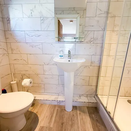 Inactive The A 1 Bedroom By Altoluxoexperience Short Lets & Serviced With Parking & Wifi ブリストル