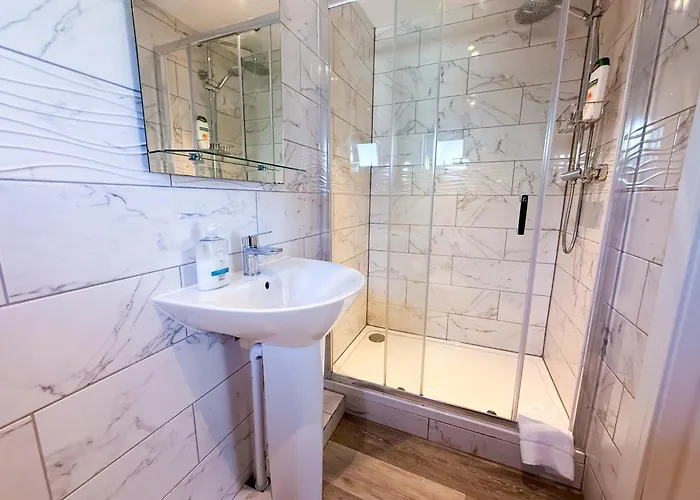 Inactive The A 1 Bedroom By Altoluxoexperience Short Lets & Serviced With Parking & Wifi * Бристоль